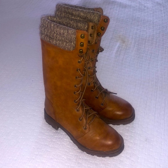 Boots - Picture 2 of 4